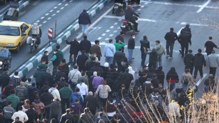 Irán restringe internet y telefonía tras protestas contra el régimen