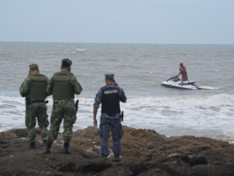 Búsqueda Urgente: Argentino Desaparecido Tras Salir al Mar en Motos de Agua