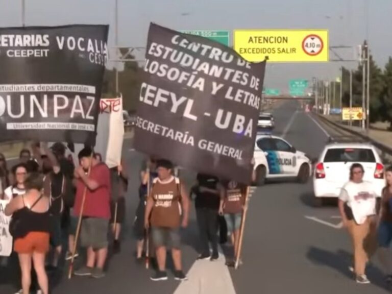 Protesta en Panamericana causa caos vehicular