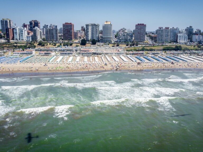 Top Balnearios en Playa Grande: Opciones Gratis y de Pago