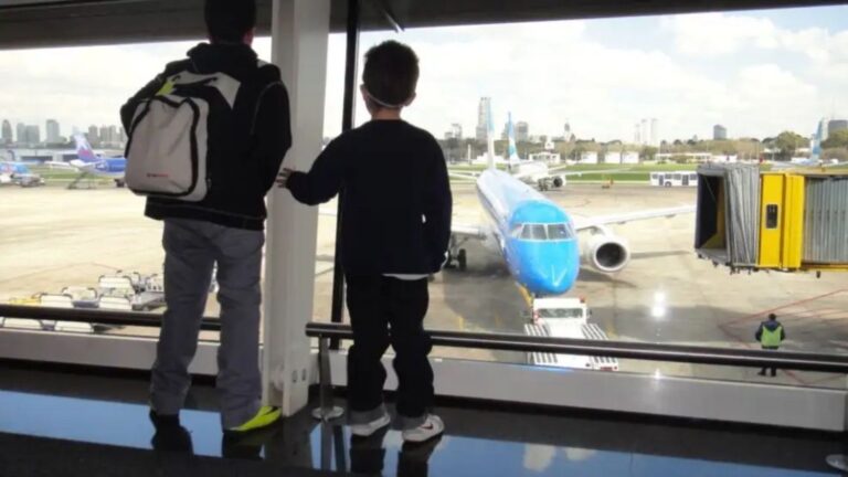 Vacaciones con Niños: Escritores Critican al Gobierno de Córdoba por Facilitar Trámites