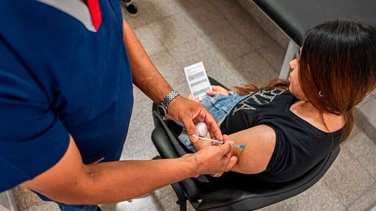 Córdoba evalúa adelantar la campaña de vacunación antigripal por brote de H3N2 en Europa