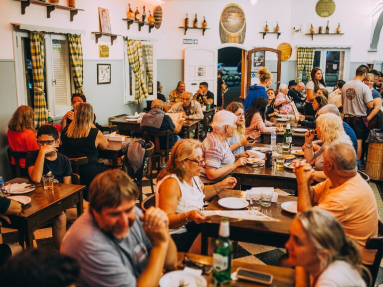 Descubre el Precio de la Famosa Pizza a la Piedra Este Verano