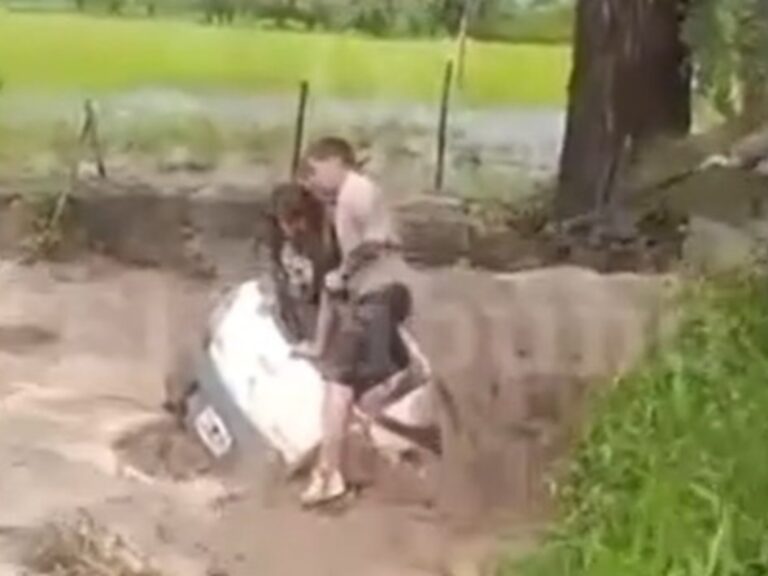 Heroico rescate de turistas atrapados por inundación en Salta