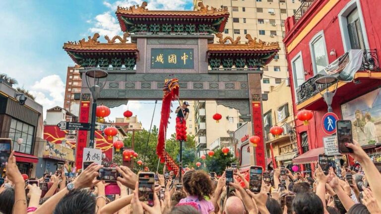 Inicio del Año Chino 4724: Celebraciones y Fiestas en Todo el País