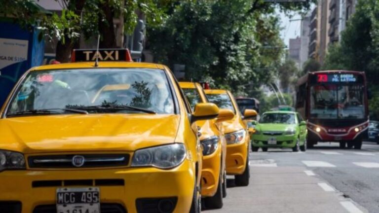 Taxistas de Córdoba exigen mayor control sobre choferes de apps no registrados