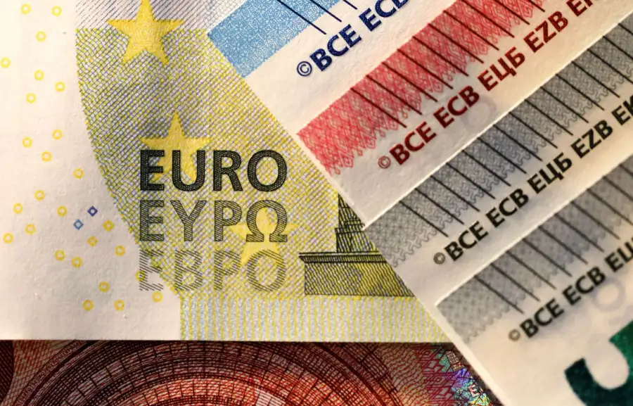 Euro Notes As Currency Headed For Fourth Daily Advance