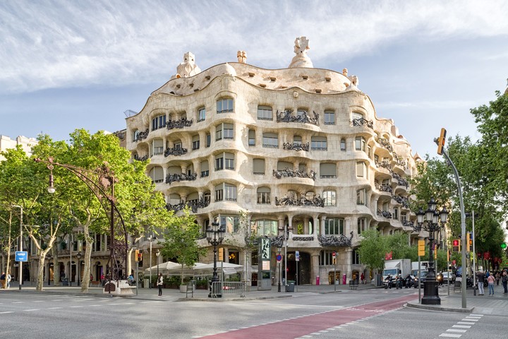 Casa Milà, conocida como La Pedrera. Foto Shutterstock