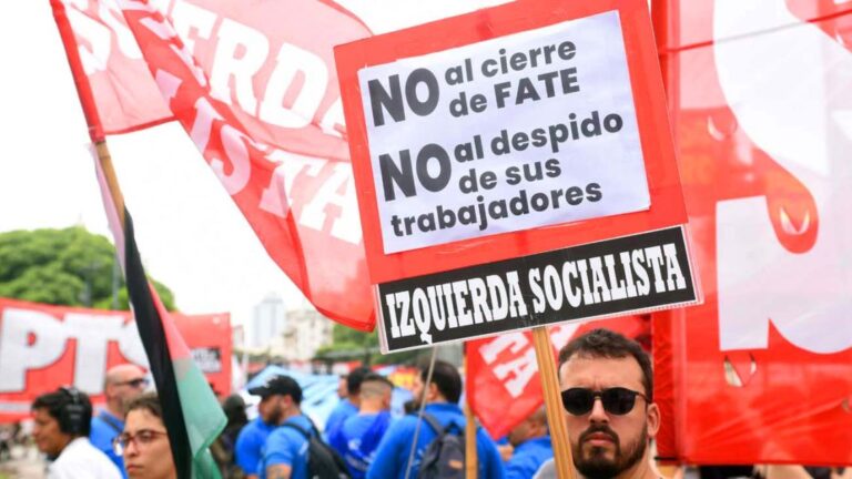 Poder en Crisis: Progresos Legislativos y Retrocesos Sociales