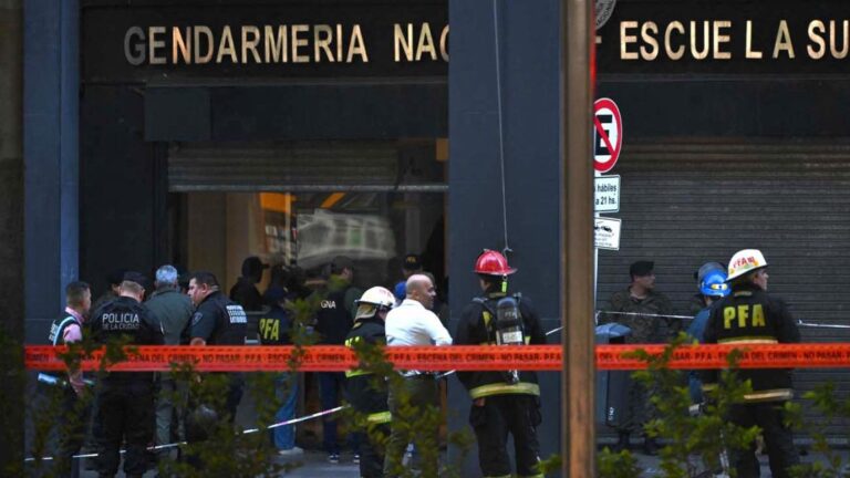 Explosión de paquete bomba en Gendarmería: tres heridos