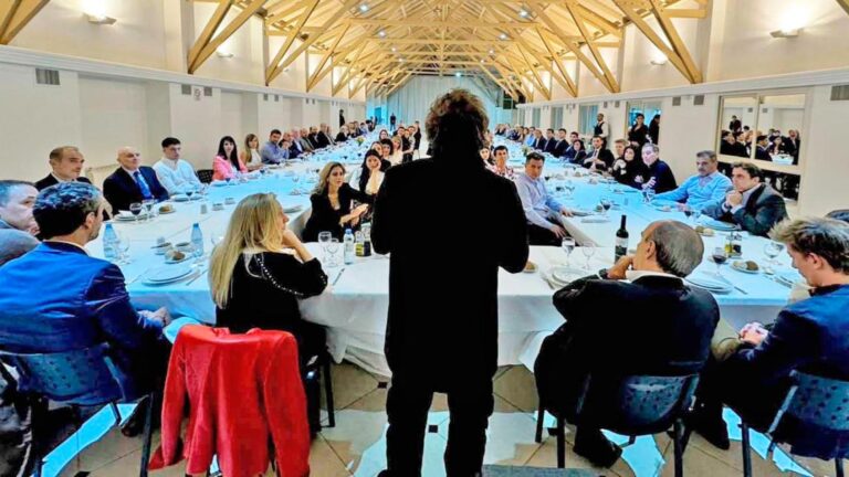 Milei convoca a legisladores a Olivos para celebrar logros en el Congreso