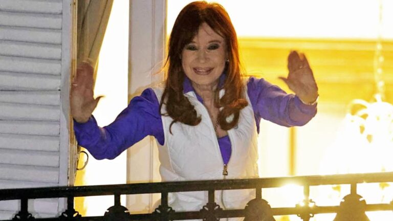 Justicia niega solicitud de Cristina Kirchner: mantendrá tobillera y restricciones de visita
