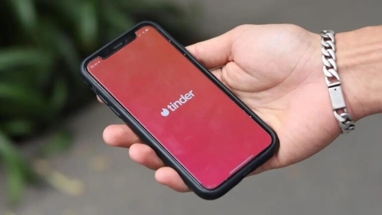 Tinder lanza IA para mejorar búsquedas y reducir la fatiga de deslizamiento