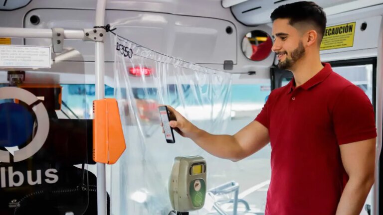 Consigue un 50% de descuento en tu transporte pagando con QR este febrero