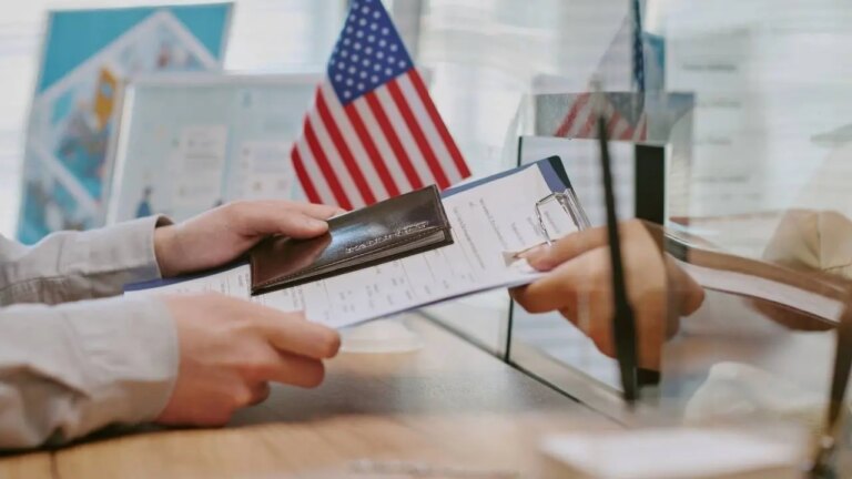 IA Descubre los Datos que Podrían Bloquear tu Visa a EE. UU. en 2026
