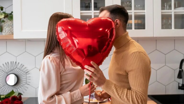 Ideas de regalos creativos para San Valentín que cuidan tu bolsillo, según la IA