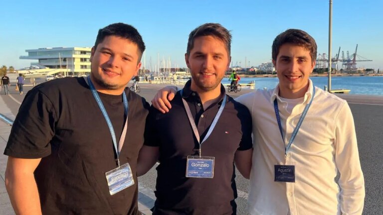 Argentinos desarrollan IA que permite pagar hoteles por WhatsApp, ya utilizada por grandes cadenas