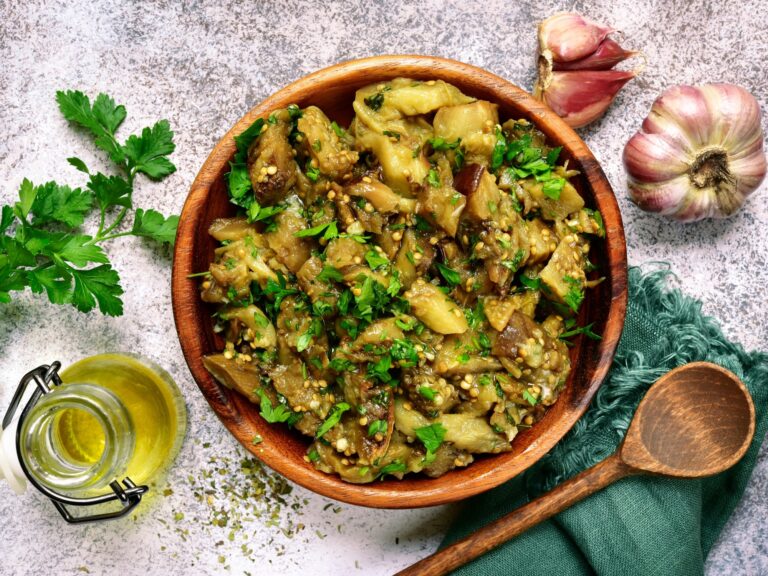 Delicias Saludables: Escabeche, Milanesa, Ensalada y la Reina de las Picadas