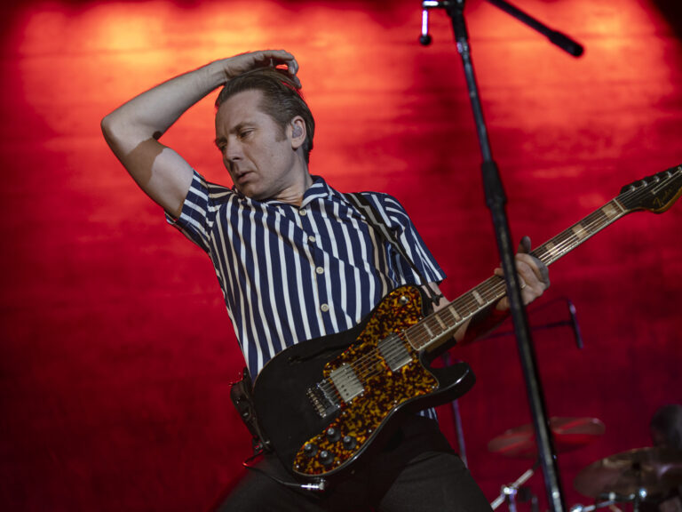 El valiente que canta sobre sus miedos y llama hipócrita a Noel Gallagher