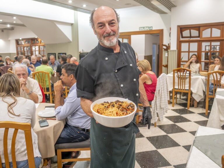 Mar del Plata: El restaurante legendario de pastas caseras que atrae multitudes cada noche