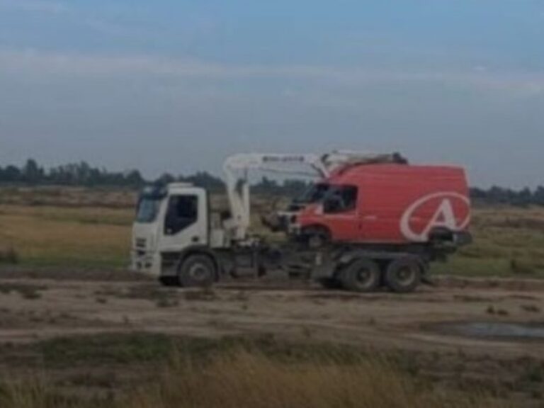 Un Año Después: Retiran la Camioneta de Andreani, Símbolo de la Tragedia por Inundaciones