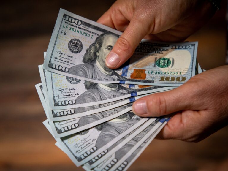 ¿Cuánto dinero tienes en casa?