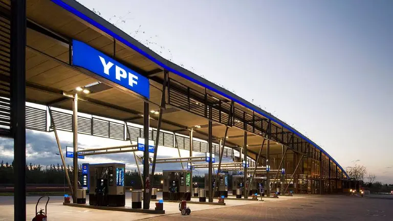 Cómo comprar acciones de YPF y apostar por el futuro energético de Argentina