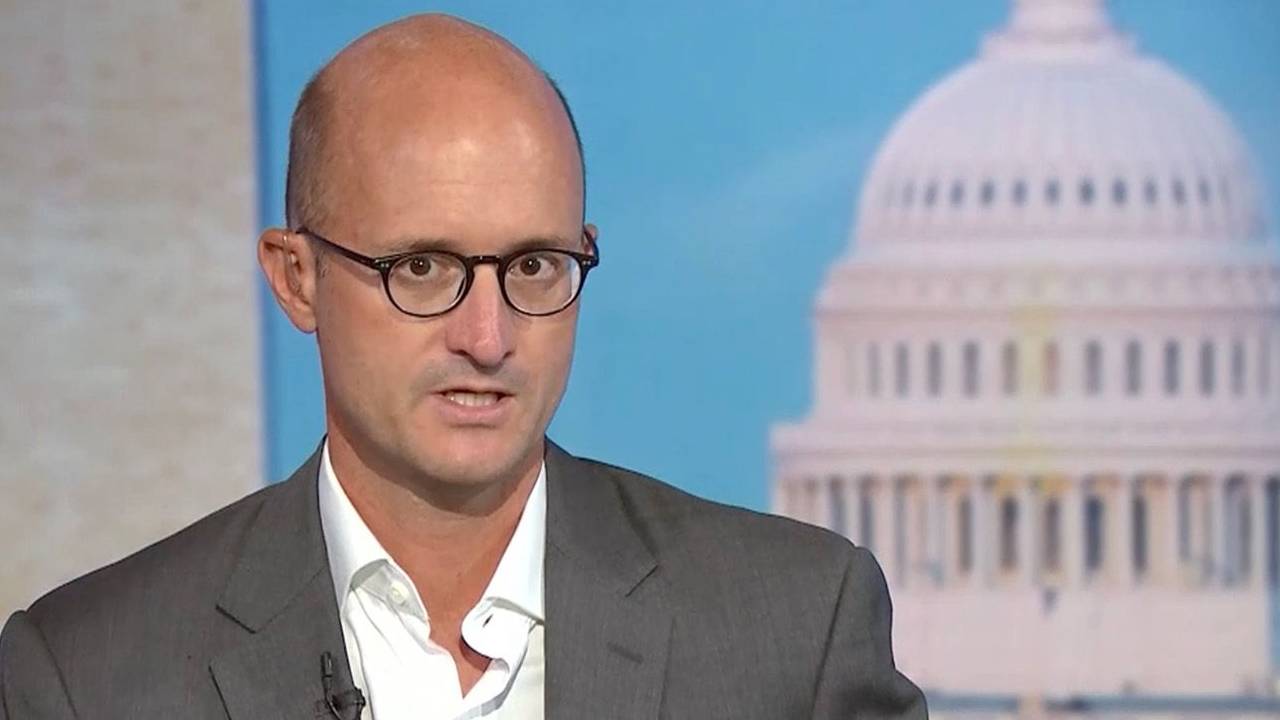 Robin Brooks critica el rumbo económico del gobierno argentino