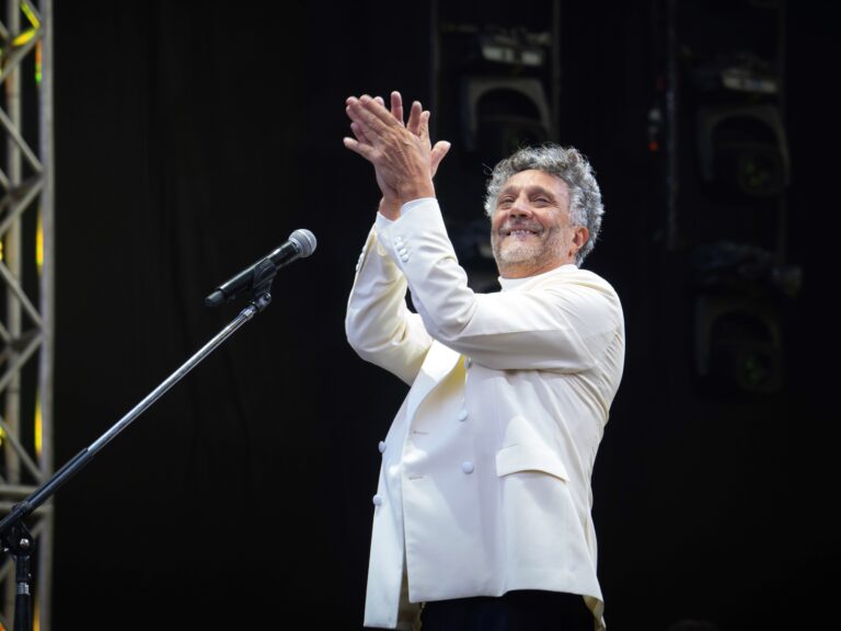 Fito Páez, Divididos y Airbag brillan en jornada de homenajes