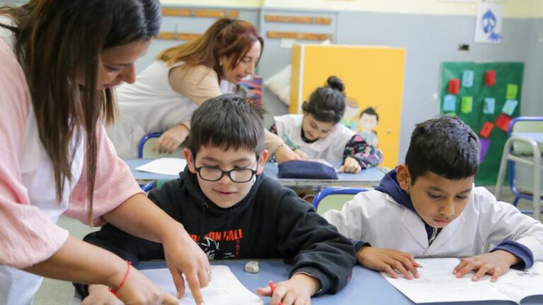 Presupuesto para Alfabetización Creció 152% en 2025, pero Resultados Permanecen Estancados