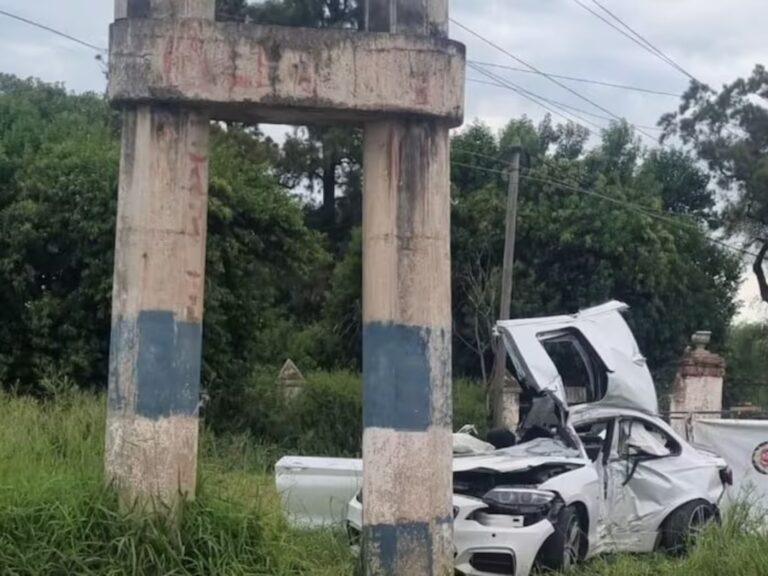 Tragedia en Córdoba: Dos fallecidos y tres heridos tras choque de BMW contra un poste