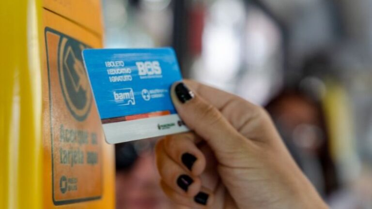 Llaryora: La provincia cubrirá el 100% del Boleto Educativo