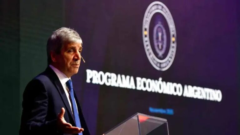 El Gobierno enfrenta en julio su prueba de fuego: ¿Podrá sostener la credibilidad del plan financiero entre la dependencia de Bessent y el reflejo de Brasil?