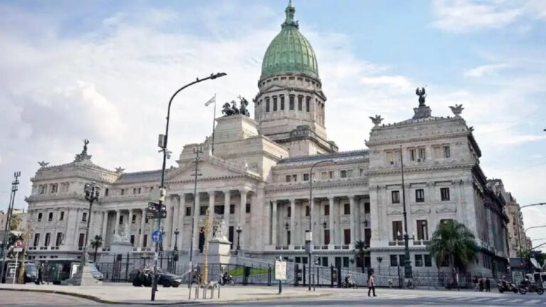Protesta sindical: Paro de subte y tensión en el Congreso por reforma laboral
