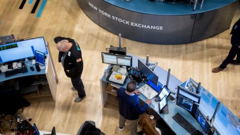 Riesgo país supera los 500 puntos; acciones argentinas caen hasta un 6% en Wall Street