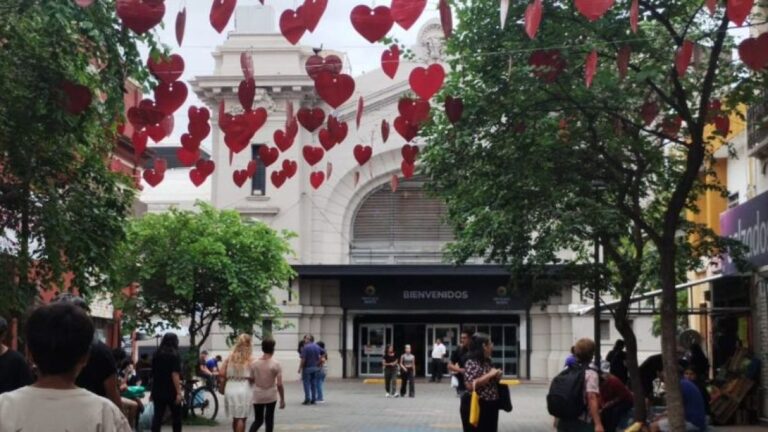 San Valentín Sustentable: 400 Corazones Rojos en el Mercado Norte