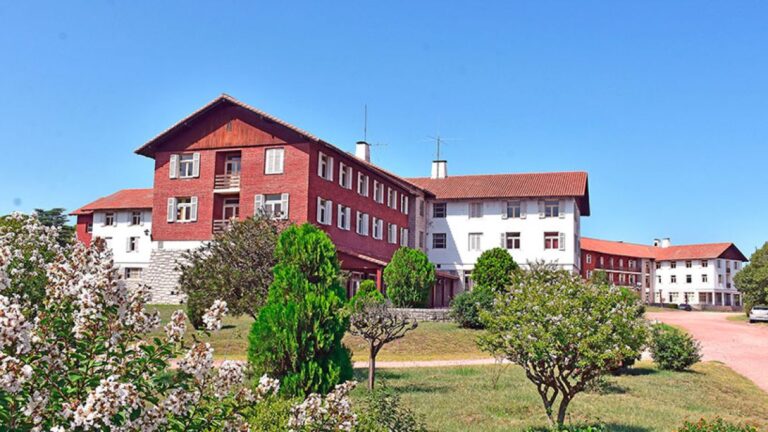 Nación desactiva hoteles en Embalse y abre la puerta a su privatización