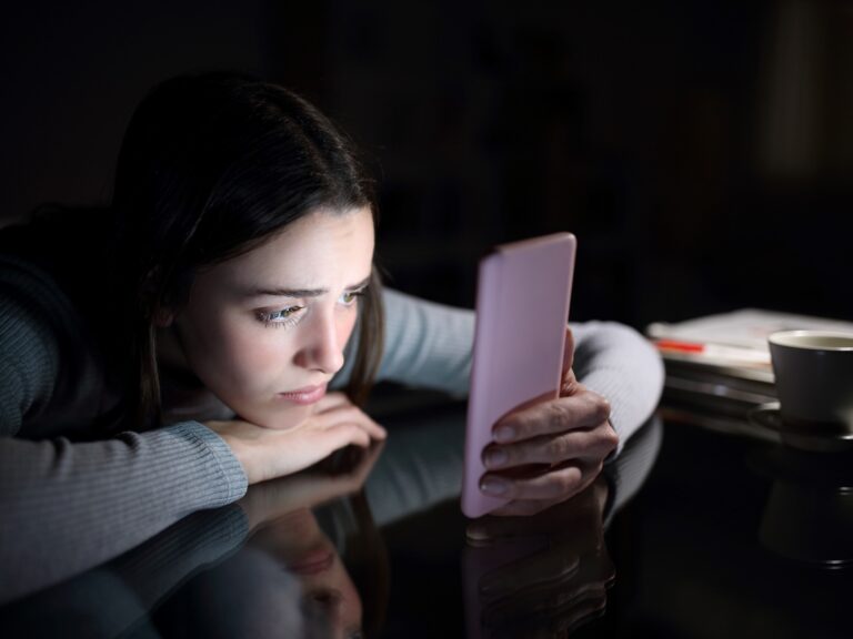 5 Claves del Proyecto Español para Prohibir Redes Sociales a Menores de 16