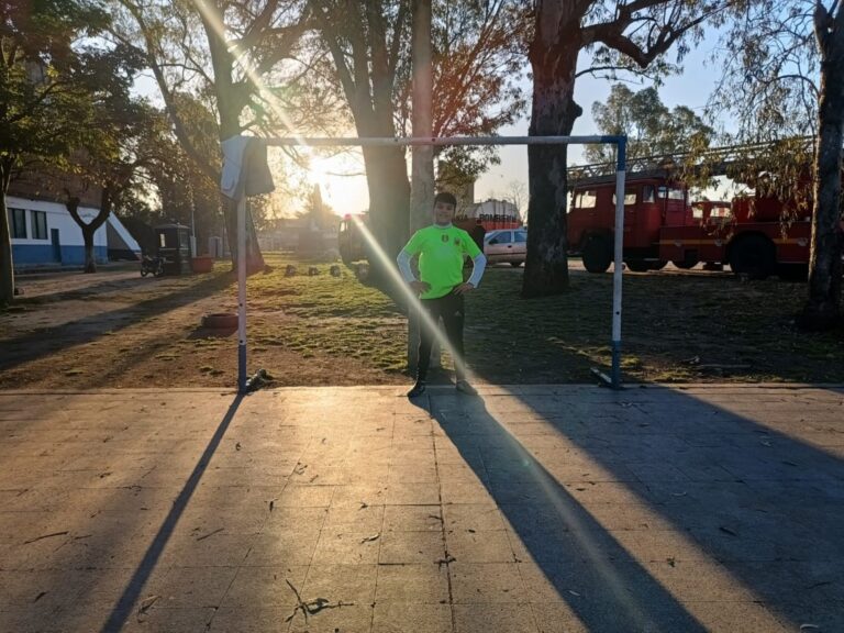 Un niño muere aplastado por un arco de fútbol: sus padres luchan para prevenir tragedias similares.