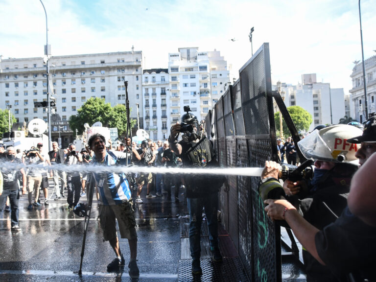 El Gobierno esquiva el paro general y se alista para confrontar a la CGT