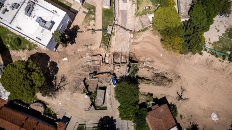 Desagüe pluvial en el Hospital Misericordia de Córdoba: avanza hacia su etapa final para eliminar anegamientos