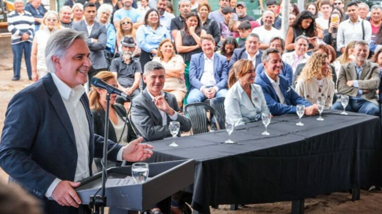 Llaryora busca nuevos intendentes para revitalizar su gestión