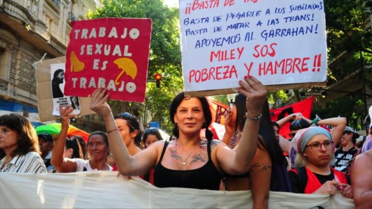 Gran marcha LGBTI+ en contra del racismo y el fascismo.