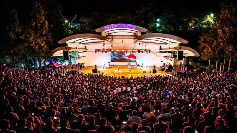 Mina Clavero congregó a 4.500 personas en el espectacular show de Los Tekis