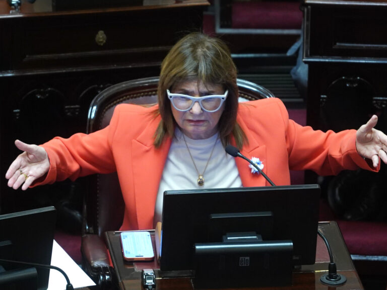 Milei aprueba la reforma laboral con apoyo senatorial y deja al peronismo aislado