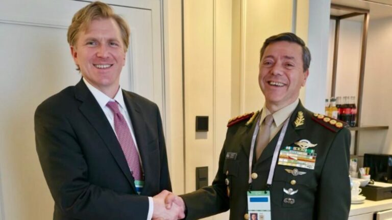 El Ministro de Defensa confirma ejercicios militares tras reunión con el subsecretario de Guerra de EE.UU.