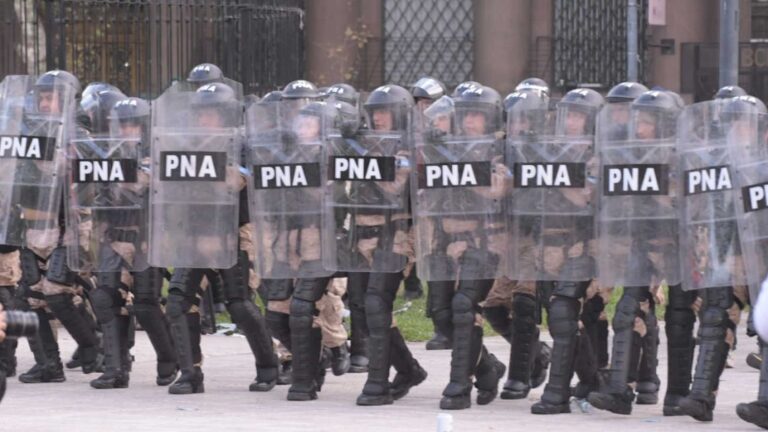 El Gobierno restringe la prensa en la marcha contra la reforma laboral