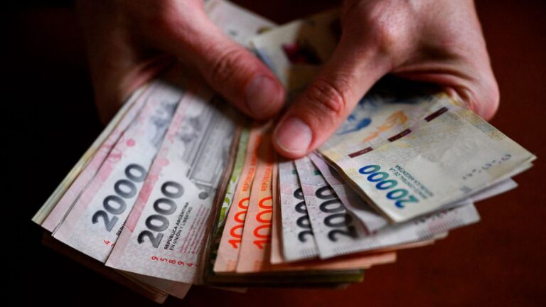 Inflación supera salarios en febrero, revela INDEC
