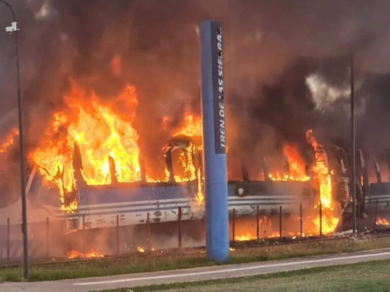 Incendio en tren de Córdoba: Más de 120 pasajeros en riesgo