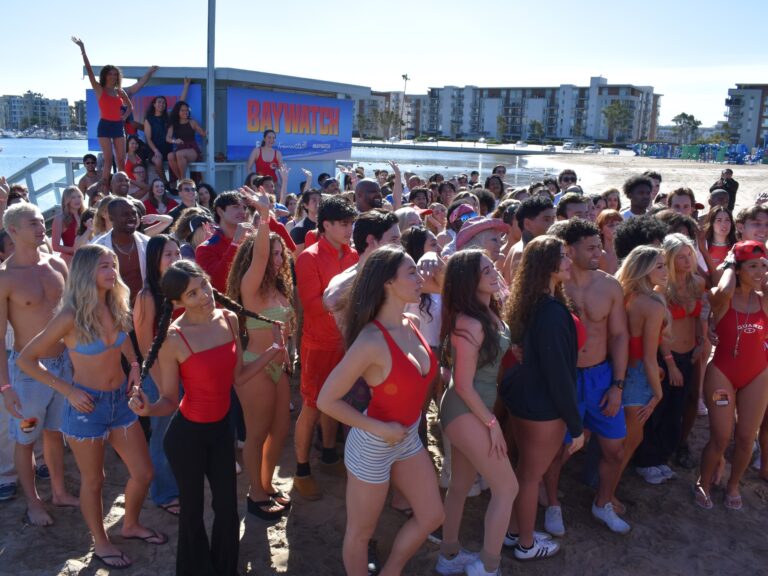 Baywatch relanza su serie con casting abierto en las playas de Los Ángeles